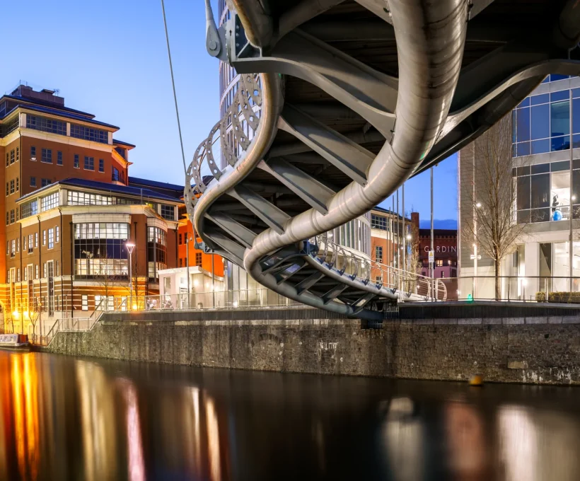 Under_the_Valentine_Bridge__Bristol_-_England